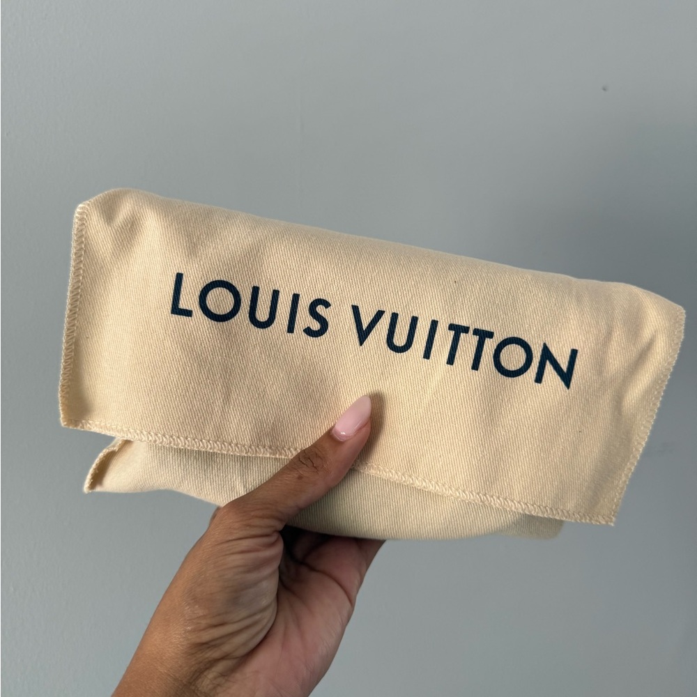 ⭕️SOLD⭕️Louis Vuitton Gold and Brown Monogram Wristlet - Picture 13 of 15